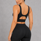 Sculp seamless sports bra in black – gym crop top