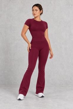 Sculp Fitted T-Shirt & Flared Leggings Set in Burgundy – three-quarter view