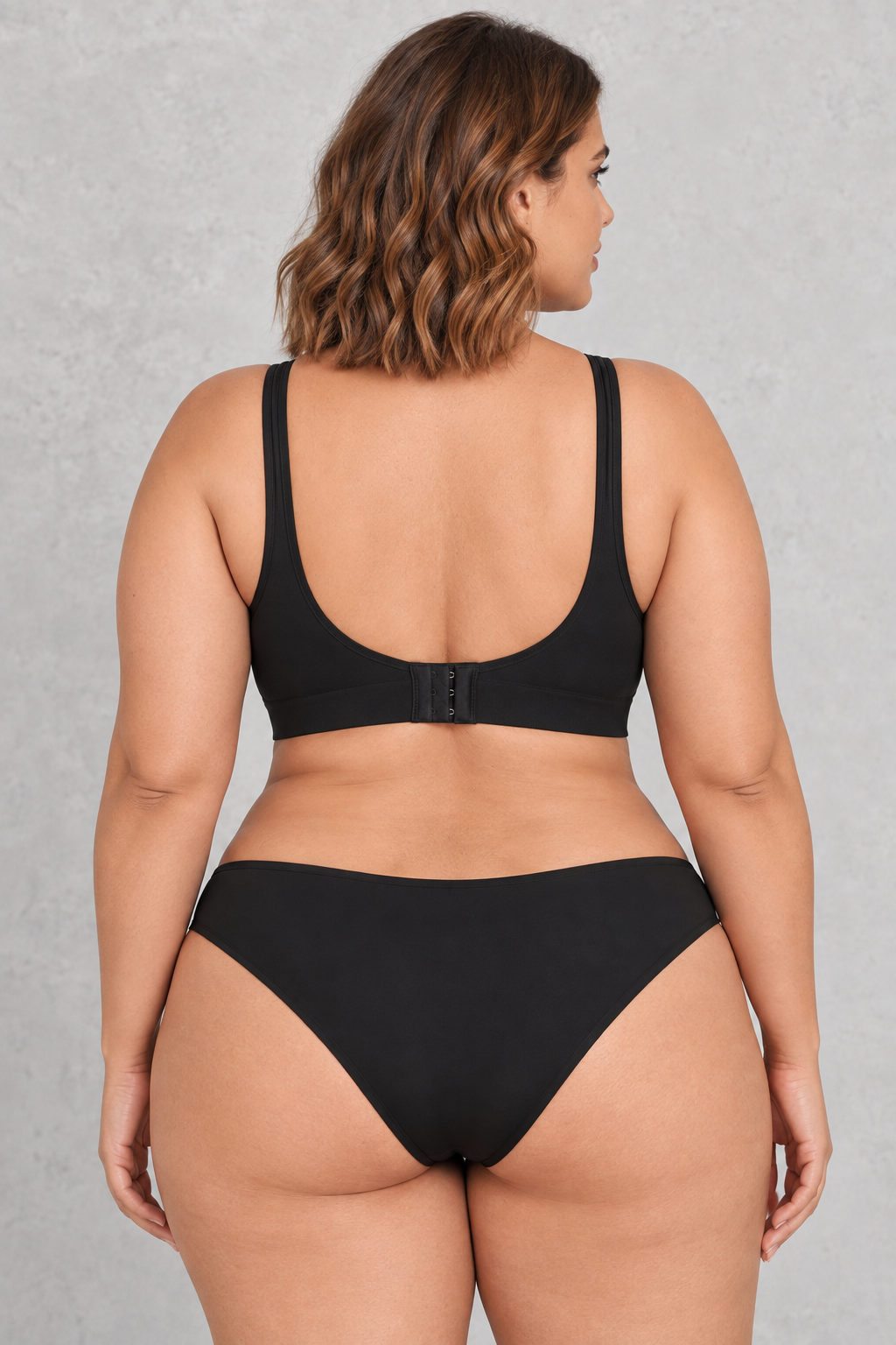 Sculp Seamless Wireless Bralette in Black – back