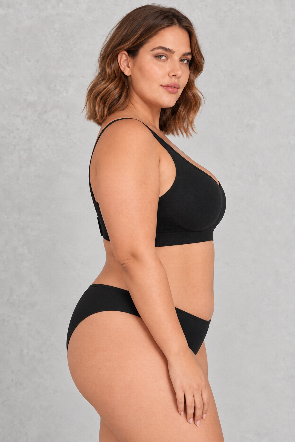 Sculp Seamless Wireless Bralette in Black – side