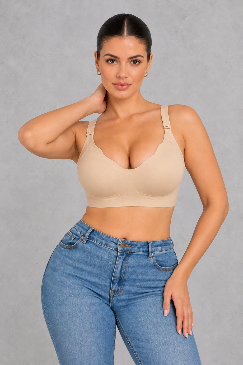 Seamless wireless nursing bra with scalloped V-neck and clip-down straps