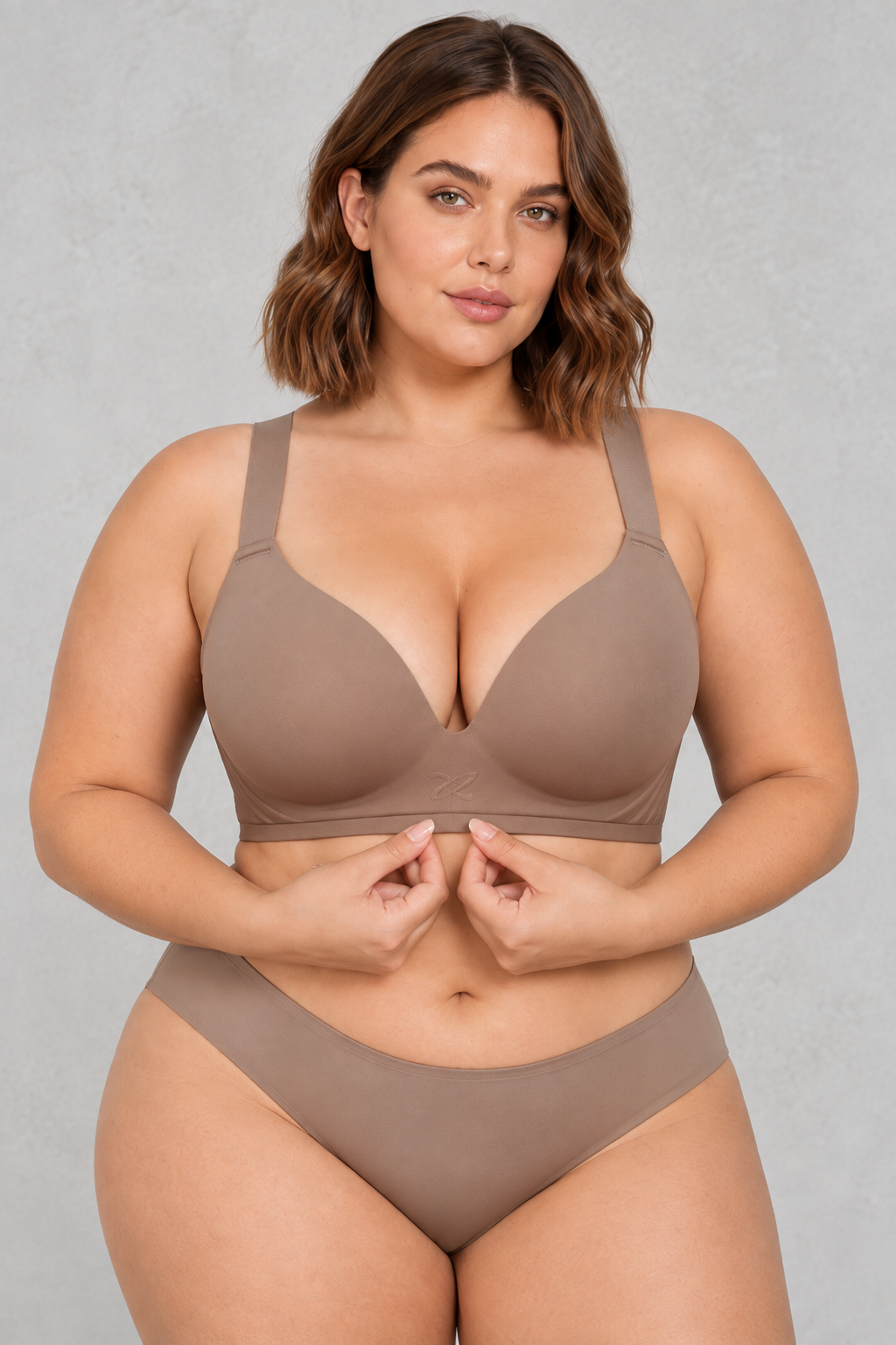 Sculp Wireless Plunge Push-Up Bra in Taupe – front