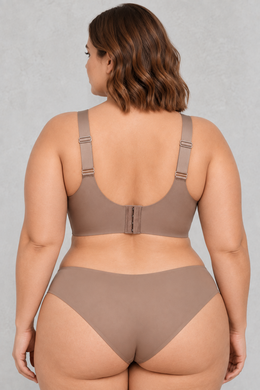 Sculp Wireless Plunge Push-Up Bra in Taupe – back strap detail