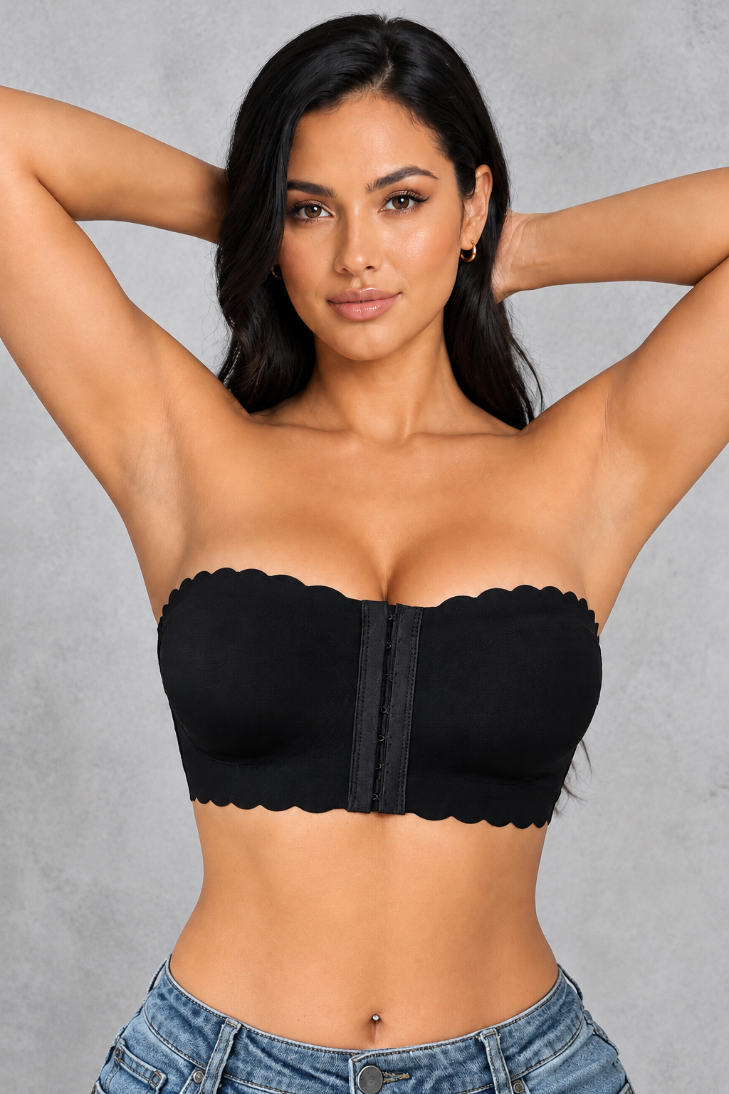 Sculp Scalloped Strapless Front Closure Bra in Black – front