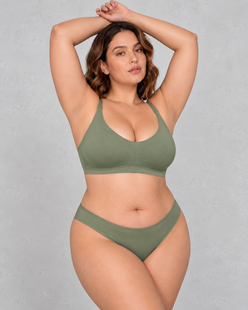 Sculp Seamless Light Support Bralette in Green