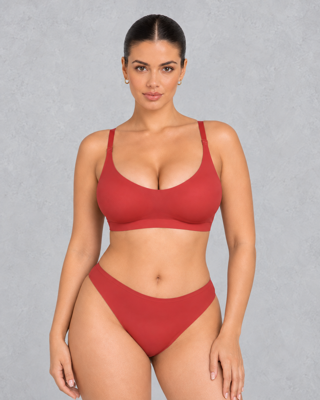 Seamless wireless comfort bra with scoop neck and wide band