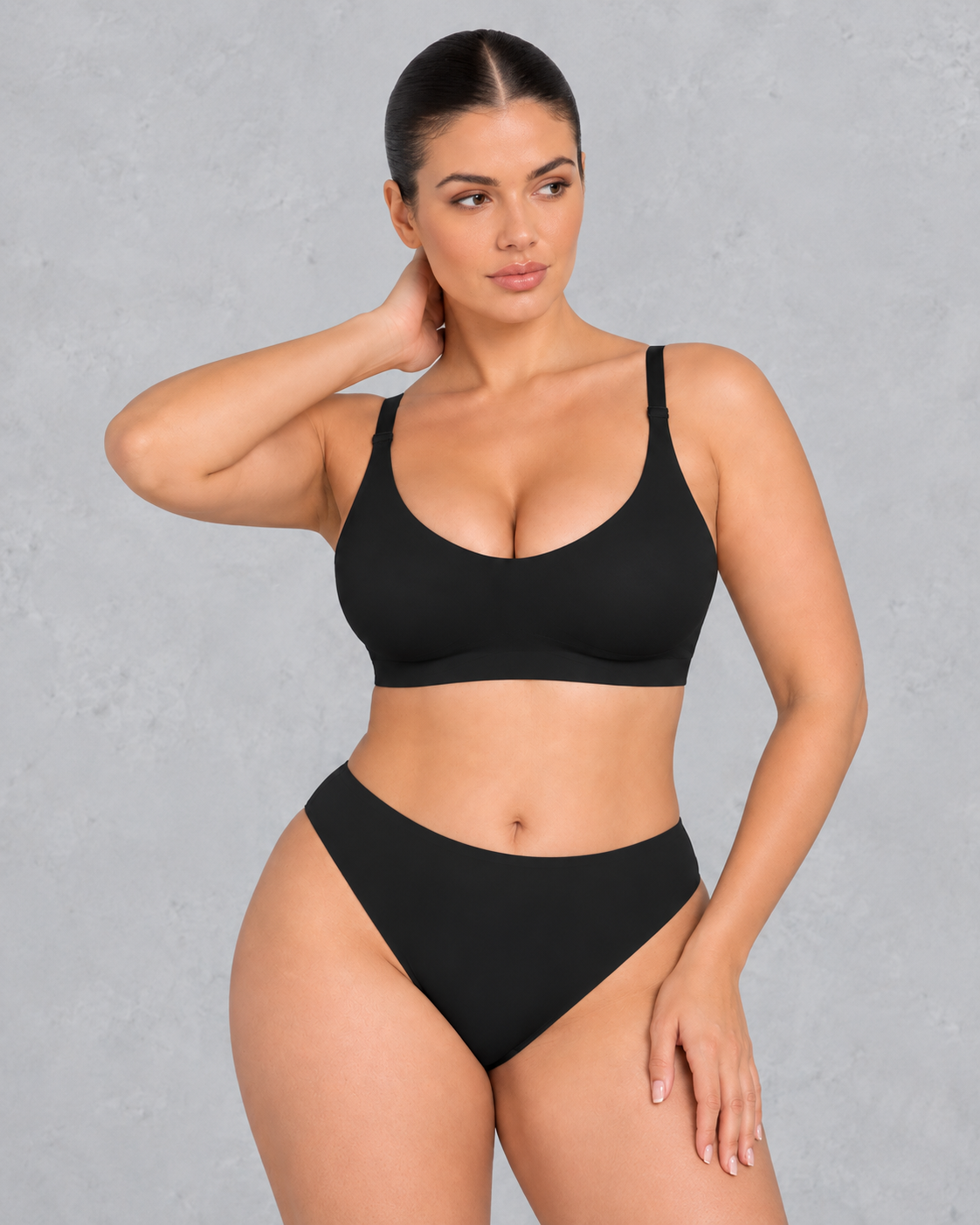 Seamless wireless comfort bra with scoop neck and wide band