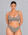 Seamless wireless comfort bra with scoop neck and wide band