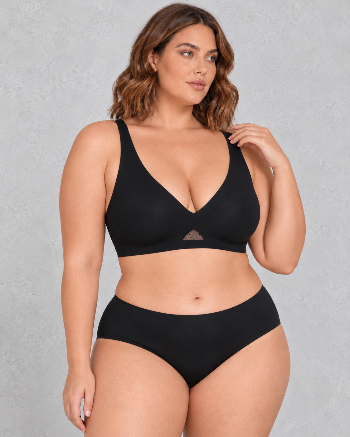 Sculp Seamless Padded V-Neck Bra in Black