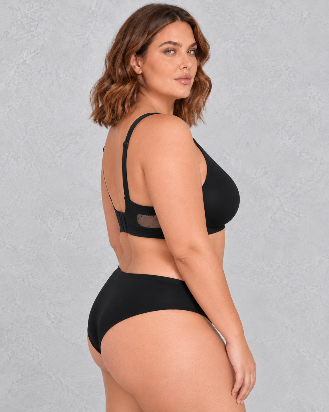 Sculp Seamless Padded V-Neck Bra in Black – view 2