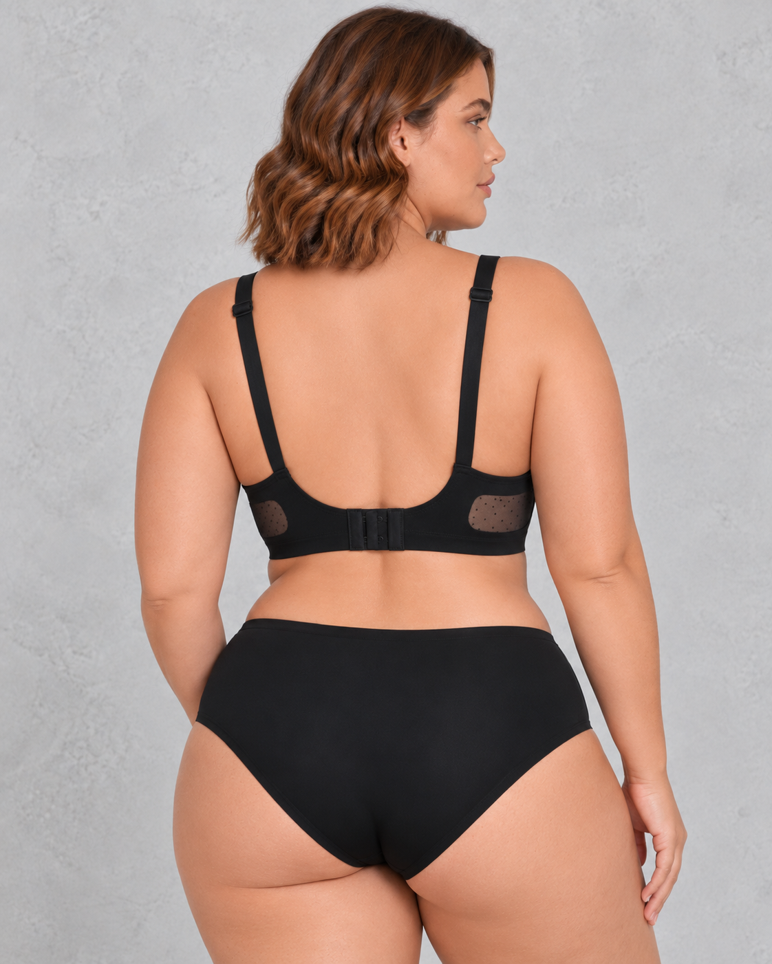 Sculp Seamless Padded V-Neck Bra in Black – view 3