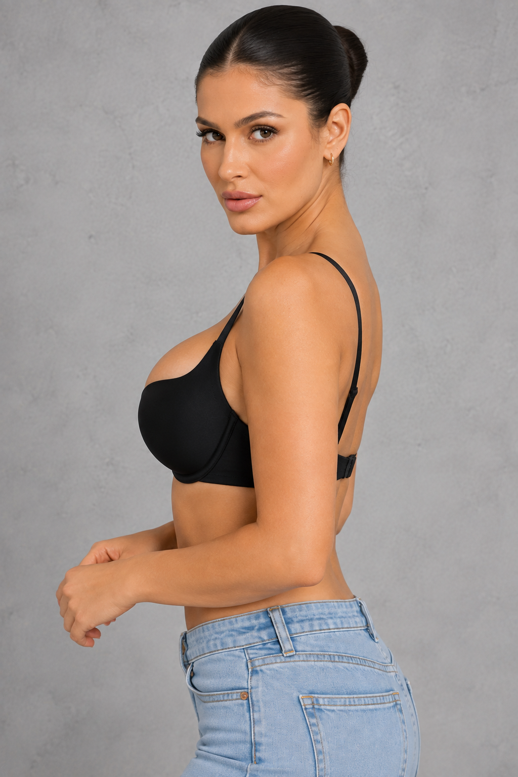 Sculp deep U plunge push-up bra in black – side view showing low back